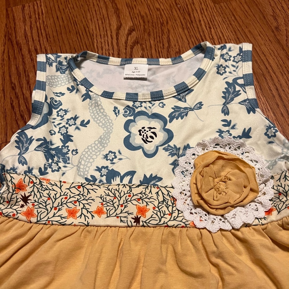 🆕 Sleeveless Ruffle Top - Picture 2 of 5